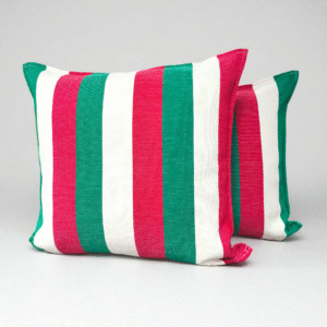 Par de Fundas Artesanales para Cojín – 50 × 50 cm, Verde, Natural y Rojo (Rayado tricolor flecha)