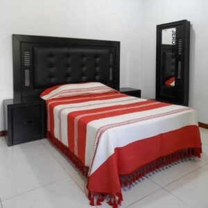 Colcha Artesanal Rojo con Natural – Disponible en 4 tamaños