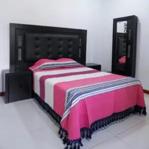 Colcha Artesanal Rosa con Natural – Disponible en 4 tamaños