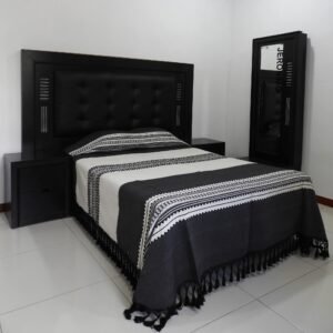 Colcha Artesanal Negro con Natural – Disponible en 4 tamaños