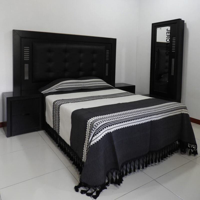 Colcha Artesanal Negro con Natural – Disponible en 4 tamaños
