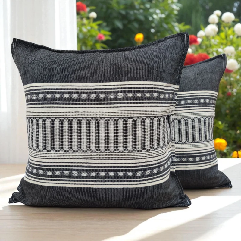 Par de Fundas Artesanales para Cojín – 50 × 50 cm, Negro con Natural (Grecas)