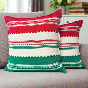 Par de Fundas Artesanales para Cojín – 50 × 50 cm, Verde, Natural y Rojo (Tricolor flecha)