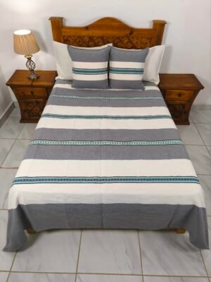 Juego de Colcha Artesanal con Cojines y Fundas – Algodón Gris Oxford con Natural Cabecerita de colores.