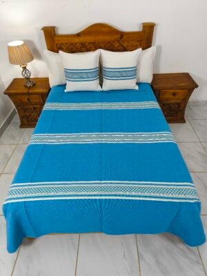 Juego de Colcha Artesanal con Cojines y Fundas – Algodón Todo Turquesa con Detalle en Natural