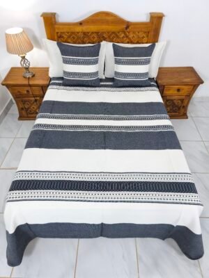 Juego de Colcha Artesanal con Cojines y Fundas – Algodón Negro con Natural.