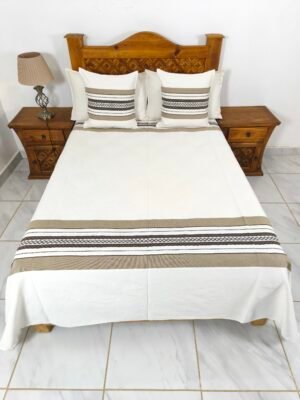 Juego de Colcha Artesanal con Cojines y Fundas – Algodón Todo Natural Detalles en Cafes.